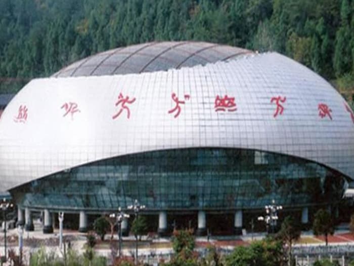 徐汇体育中心球形网架加工安装